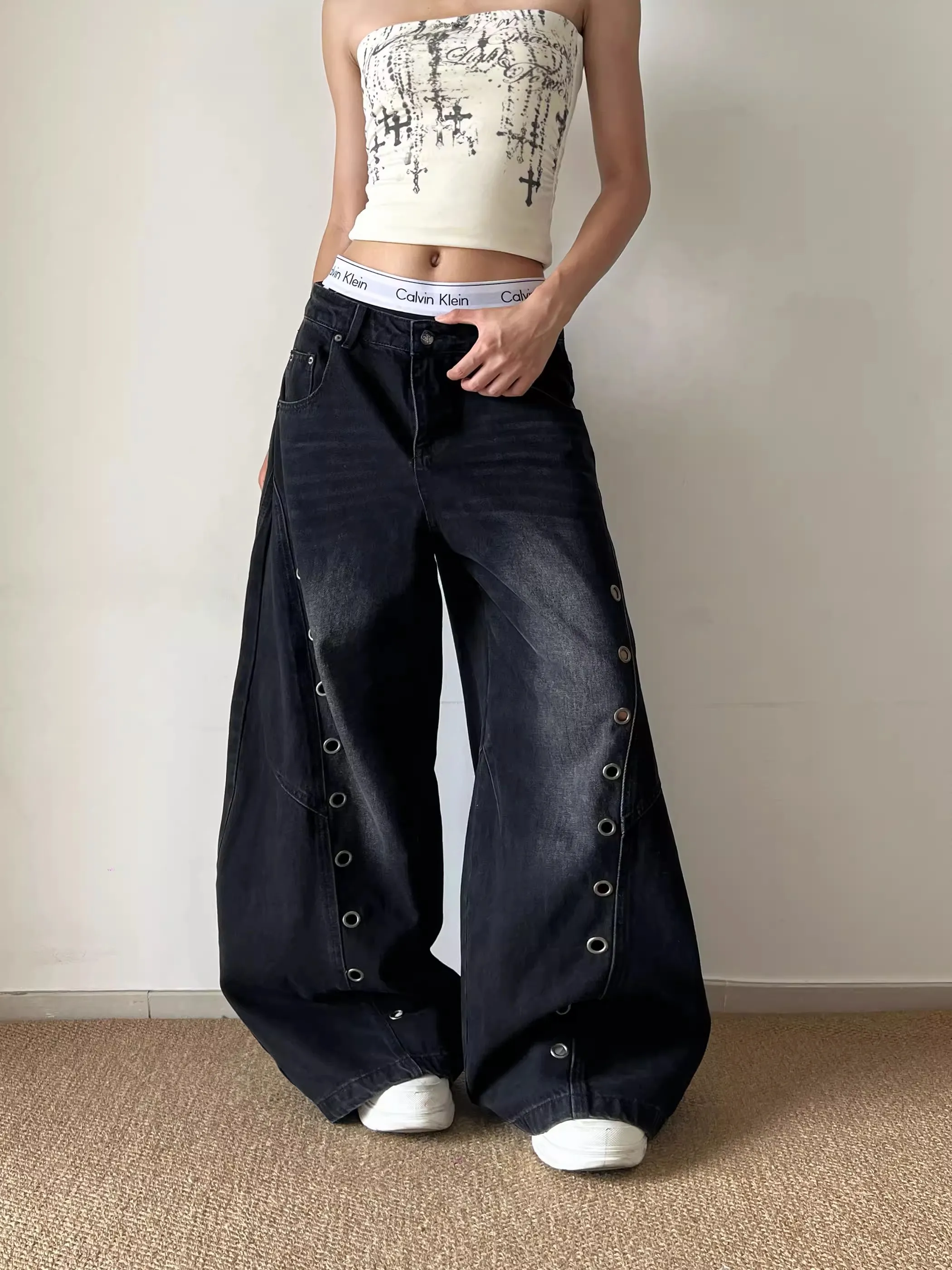 Retro American Metal Ring Hollow Design Wide Leg Jeans Women Loose Fit Floor Length Knife Denim Pants Casual Straight
Retro American Metal Ring Hollow Design Wide Leg Jeans Women Loose Fit Floor Length Knife Denim Pants Casual Straight