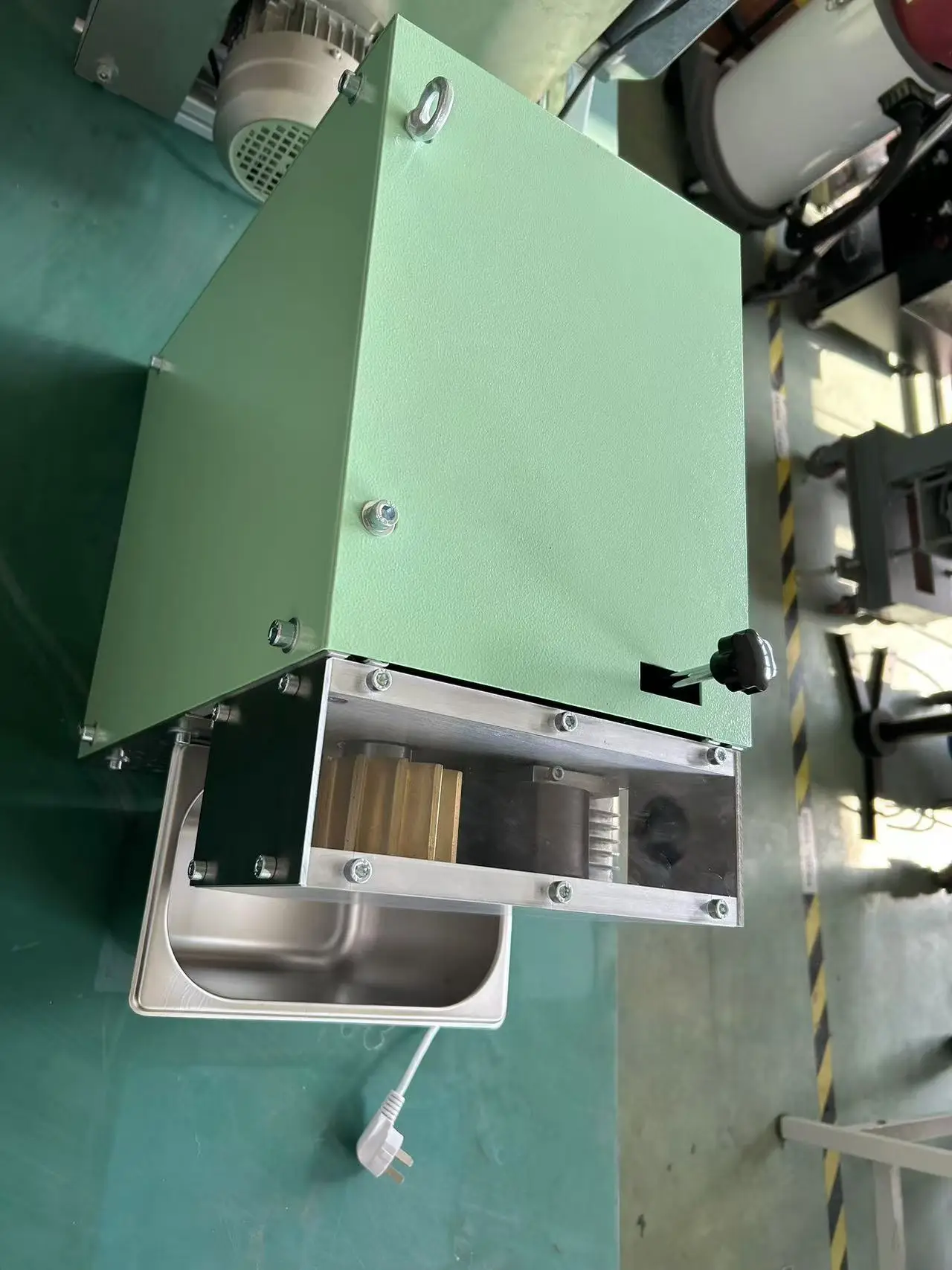 400W Plastic Mini Granulation Machine for Cutting and Producing Plastic Pellets 5kg/h Pelletizer
400W Plastic Mini Granulation Machine for Cutting and Producing Plastic Pellets 5kg/h Pelletizer