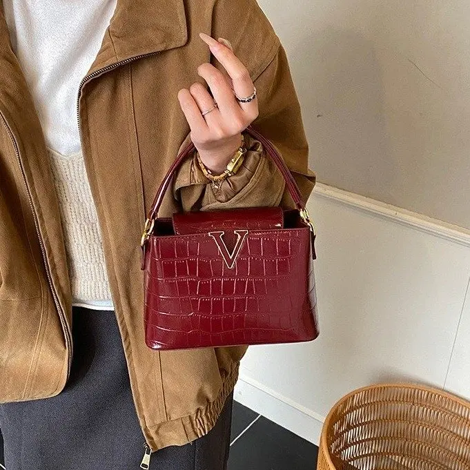 2026 Women's Large Capacity Tote Bag, Vintage Quilted Leather Shoulder Purse, Multi-way Crossbody Bag with Adjustable Strap
2026 Women's Large Capacity Tote Bag, Vintage Quilted Leather Shoulder Purse, Multi-way Crossbody Bag with Adjustable Strap