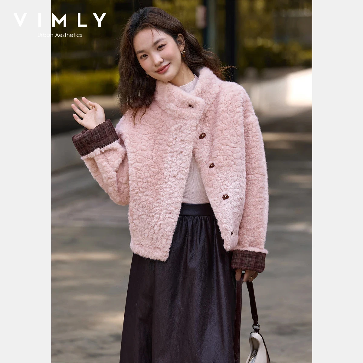VIMLY Faux Fur Jacket Women 2025 Winter Sweet Stand Up Collar Splice Plaid Faux Fur Coat Loose Fit Thick Women's Clothing 30585
VIMLY Faux Fur Jacket Women 2025 Winter Sweet Stand Up Collar Splice Plaid Faux Fur Coat Loose Fit Thick Women's Clothing 30585