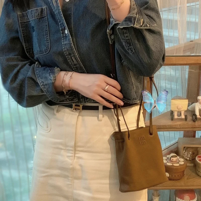 Mini Crossbody Bag Designer Brand Handbags Solid Color Single Shoulder Bucket Bags Letter Logo Drawstring Mobile Phone Bag
Mini Crossbody Bag Designer Brand Handbags Solid Color Single Shoulder Bucket Bags Letter Logo Drawstring Mobile Phone Bag