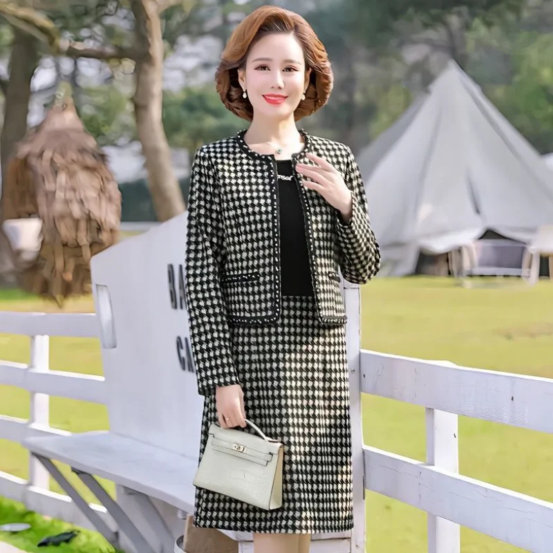 Autumn and Winter New Thousand Bird Grid Two Piece Skirt High End Splicing Dress Shawl Coat Middle Aged Mom's Dress
Autumn and Winter New Thousand Bird Grid Two Piece Skirt High End Splicing Dress Shawl Coat Middle Aged Mom's Dress