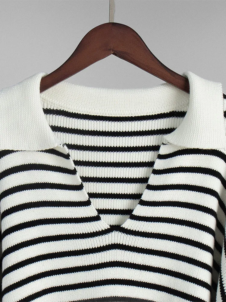 Chic Striped Knit Long Sleeve Sweater for Women Polo V-neck Loose Fitting Pullovers 2025 Autumn Winter Lady Casual Sweaters
Chic Striped Knit Long Sleeve Sweater for Women Polo V-neck Loose Fitting Pullovers 2025 Autumn Winter Lady Casual Sweaters