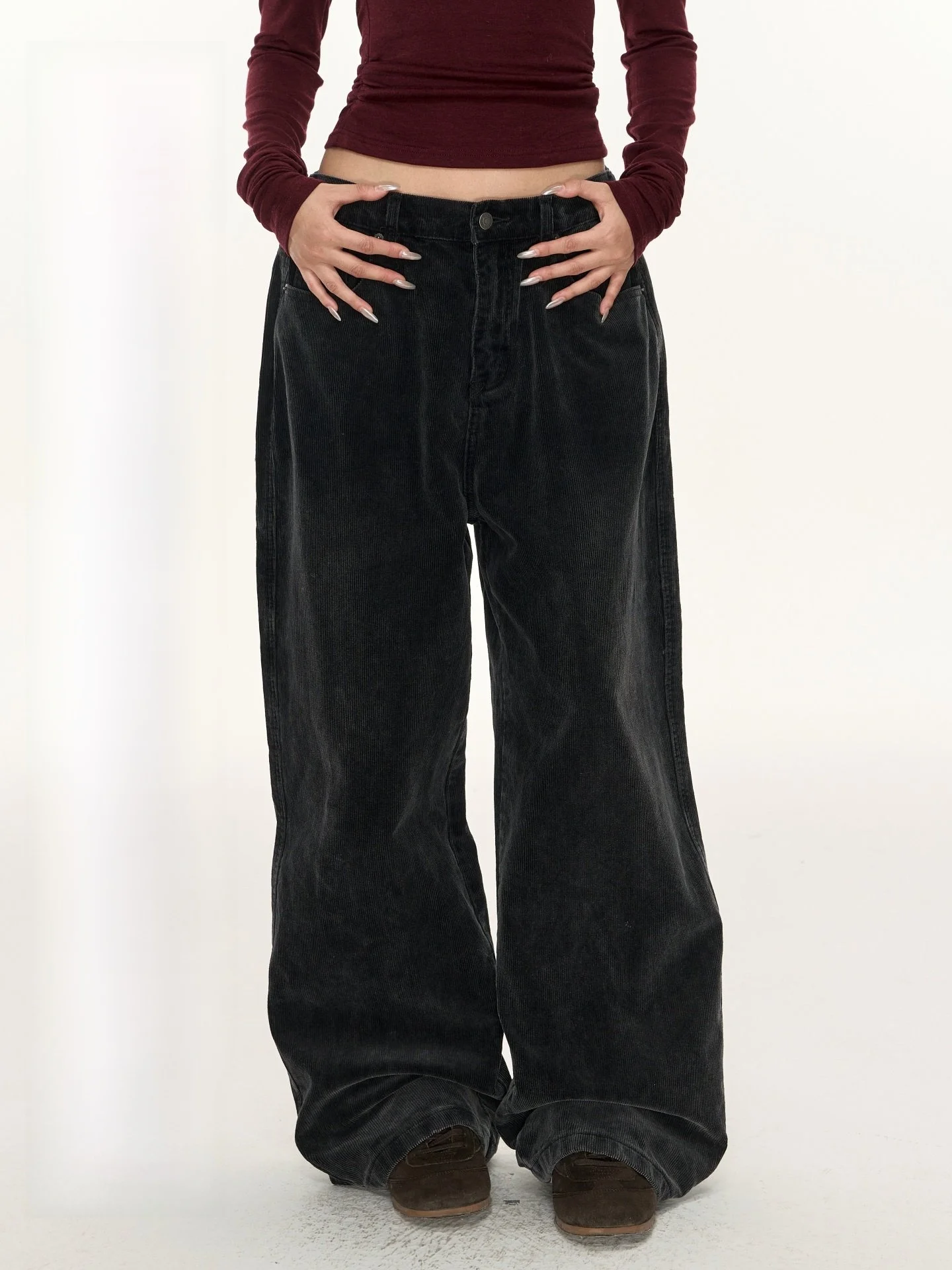 Американские повседневные вельветовые брюки свободного кроя с высокой талией и широкими штанинами для осени и зимы, черные, женские джинсы Nova B
Американские повседневные вельветовые брюки свободного кроя с высокой талией и широкими штанинами для осени и зимы, черные, женские джинсы Nova B