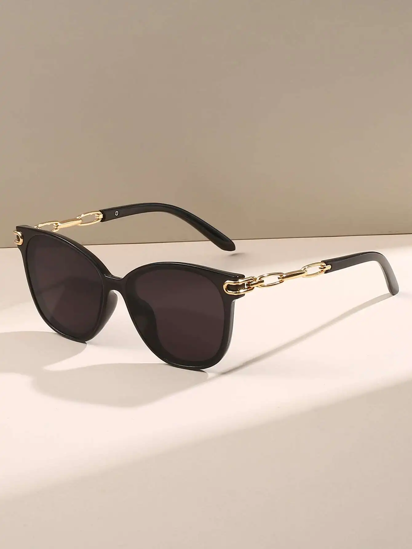 1pc Plastic Frame & Metal Leg Fashion High-End Glasses Elegant Outfit
1pc Plastic Frame & Metal Leg Fashion High-End Glasses Elegant Outfit