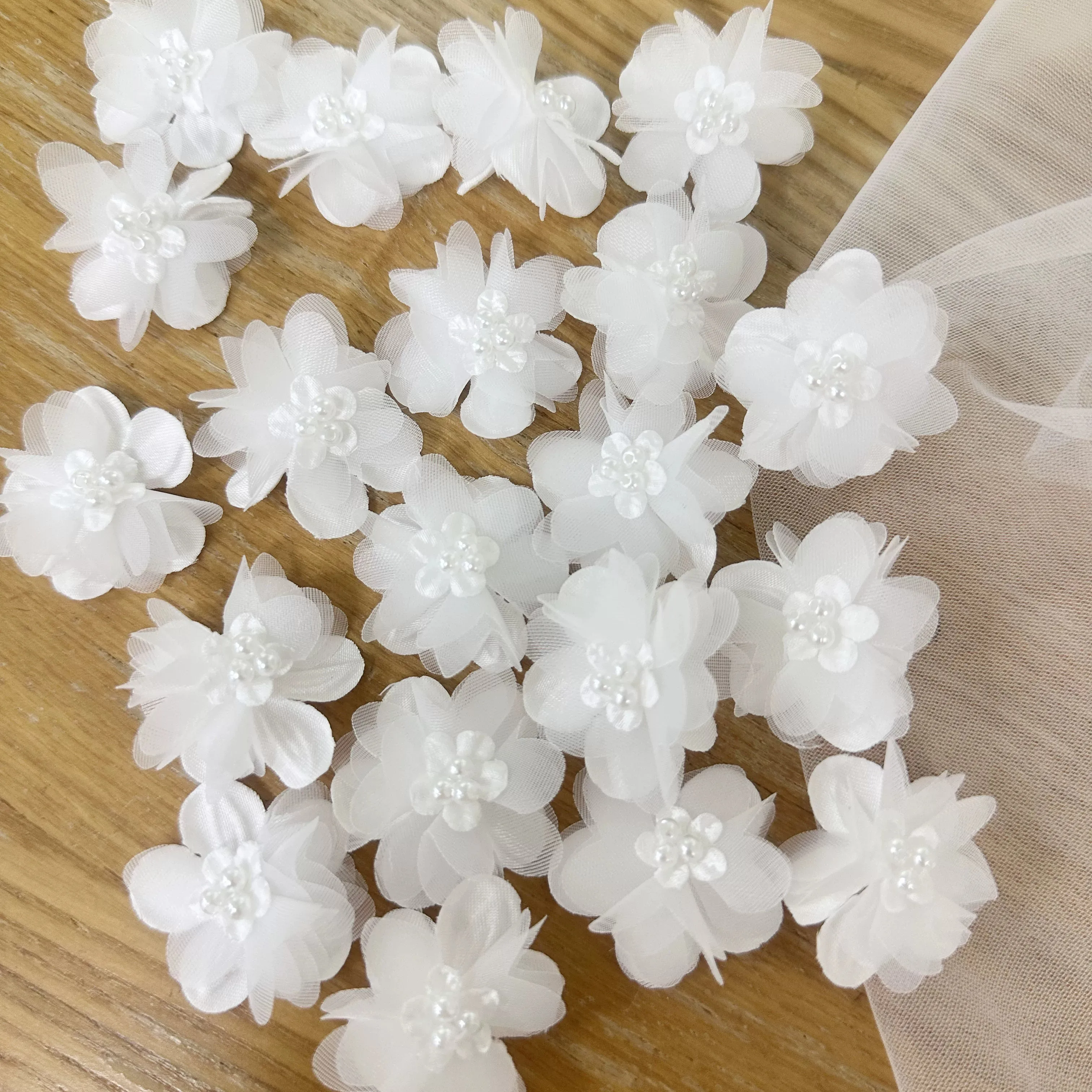 100pcs Bead studded flower patch ropa clothing accessory sew on parche appliques beaded flower patches for clothes
100pcs Bead studded flower patch ropa clothing accessory sew on parche appliques beaded flower patches for clothes