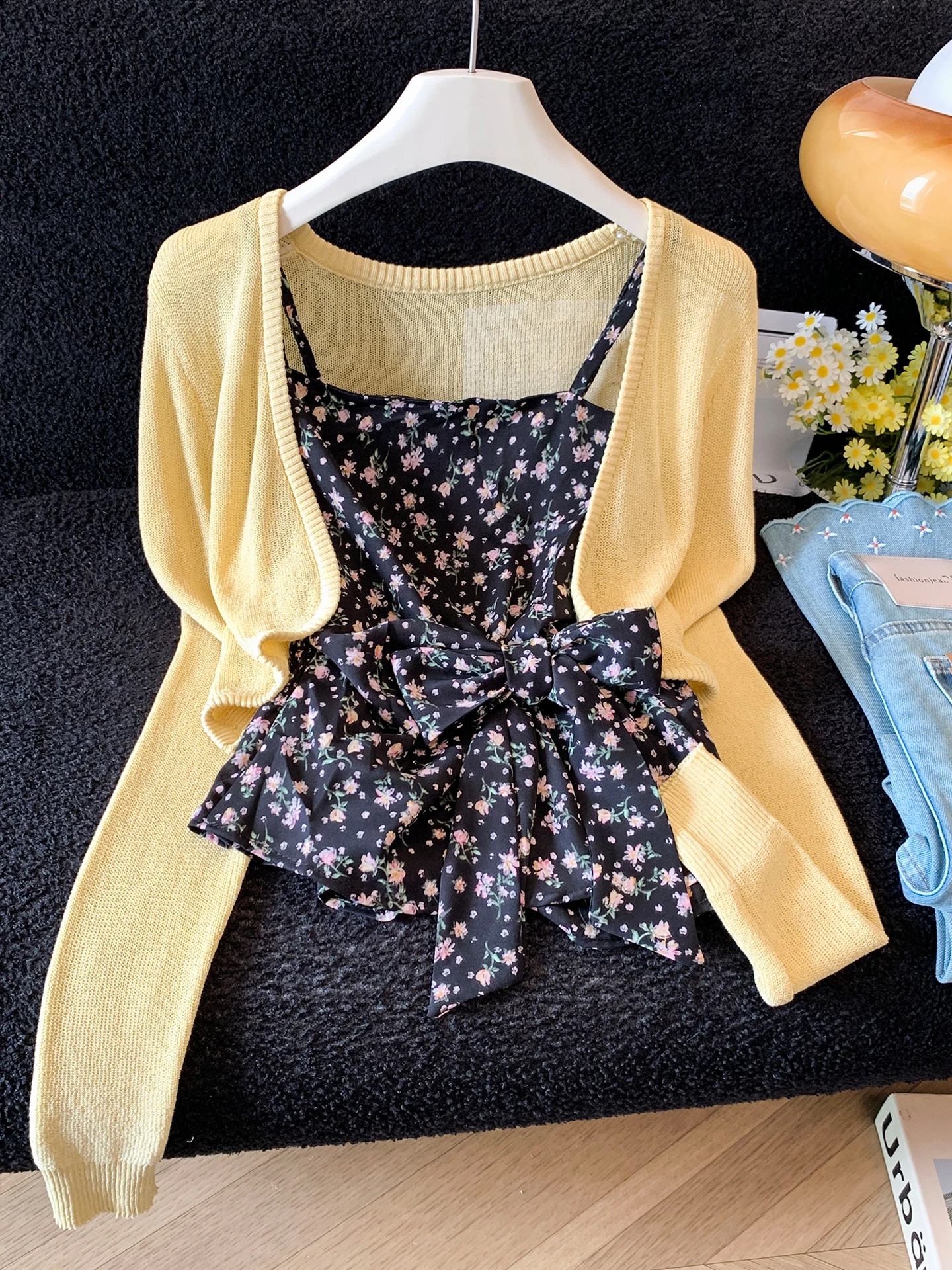 Elegant Floral Print Halter Neck Crop Top with Belt Women's Summer Thin Outerwear Cover up Two Piece Set Breathable Casual Wear
Elegant Floral Print Halter Neck Crop Top with Belt Women's Summer Thin Outerwear Cover up Two Piece Set Breathable Casual Wear