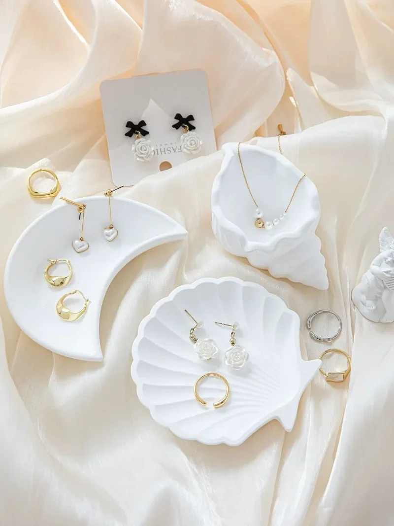 INS White Shell Conch Moon Plate Jewelry Cosmetics Photography Props Storage Plate Decorative Ornaments
INS White Shell Conch Moon Plate Jewelry Cosmetics Photography Props Storage Plate Decorative Ornaments