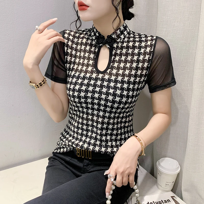 2023 Summer Vintage Clothes T-Shirt Chic Sexy Stand Collar Button Hollow Out Spliced Elegant Women Tops Short Sleeve Tees 34063
2023 Summer Vintage Clothes T-Shirt Chic Sexy Stand Collar Button Hollow Out Spliced Elegant Women Tops Short Sleeve Tees 34063