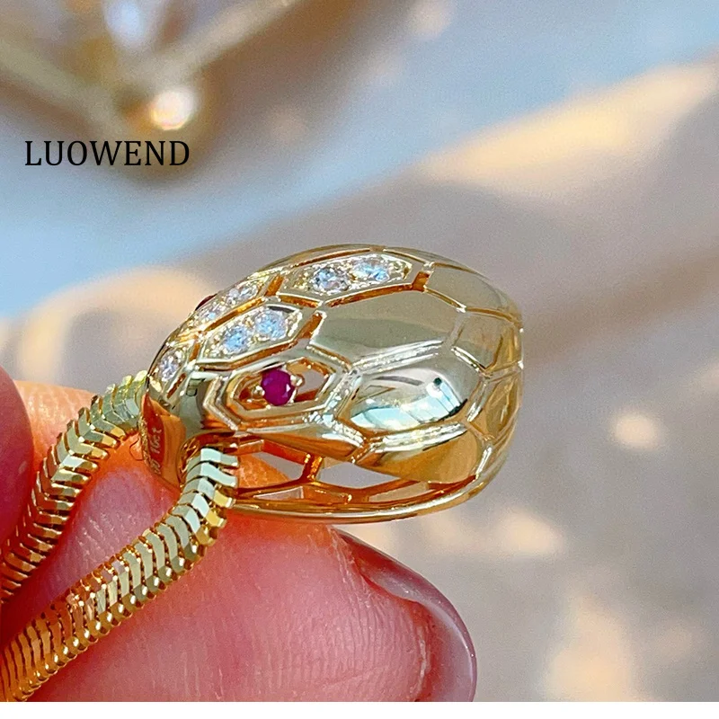 LUOWEND 100% 18K Yellow Gold Pendant Real Natural Diamond Necklace Pendant Fashion Snake Shape High Party Jewelry for Women
LUOWEND 100% 18K Yellow Gold Pendant Real Natural Diamond Necklace Pendant Fashion Snake Shape High Party Jewelry for Women