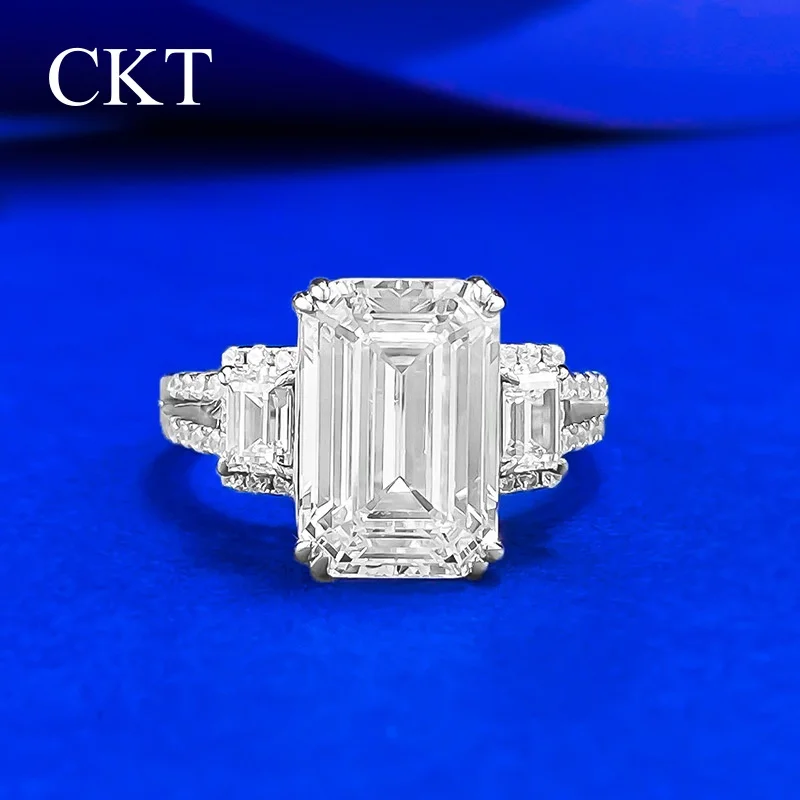 CKT 925 Sterling Silver Emerald Cut 8*12 MM Lab Sapphire Moissanite Diamond Gem Women Ring Fine Jewelry Anniversary Gifts
CKT 925 Sterling Silver Emerald Cut 8*12 MM Lab Sapphire Moissanite Diamond Gem Women Ring Fine Jewelry Anniversary Gifts