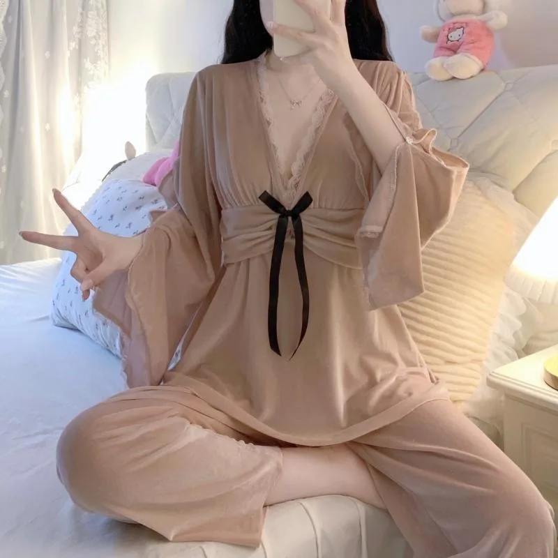 Large size Pure libido Lace edge V-neck Long sleeve female New style Autumn winter Pajamas with breast pads pijamas women
Large size Pure libido Lace edge V-neck Long sleeve female New style Autumn winter Pajamas with breast pads pijamas women