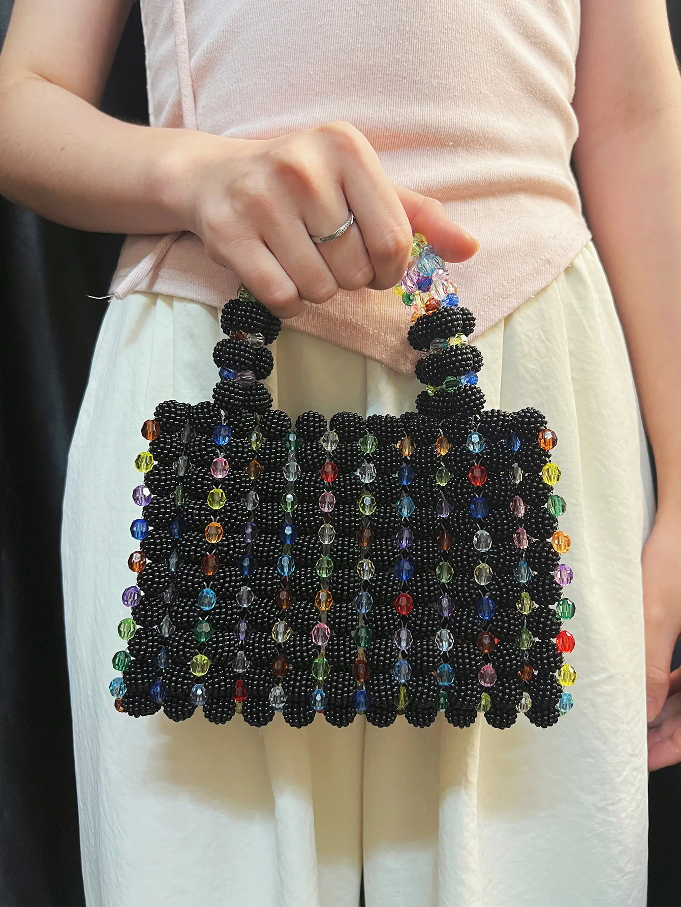 Hand-Woven Beaded Evening Bag Casual Style Diamond Ball Pearl Dress Tote with Chain Decoration for Dinner Party Accessory
Hand-Woven Beaded Evening Bag Casual Style Diamond Ball Pearl Dress Tote with Chain Decoration for Dinner Party Accessory