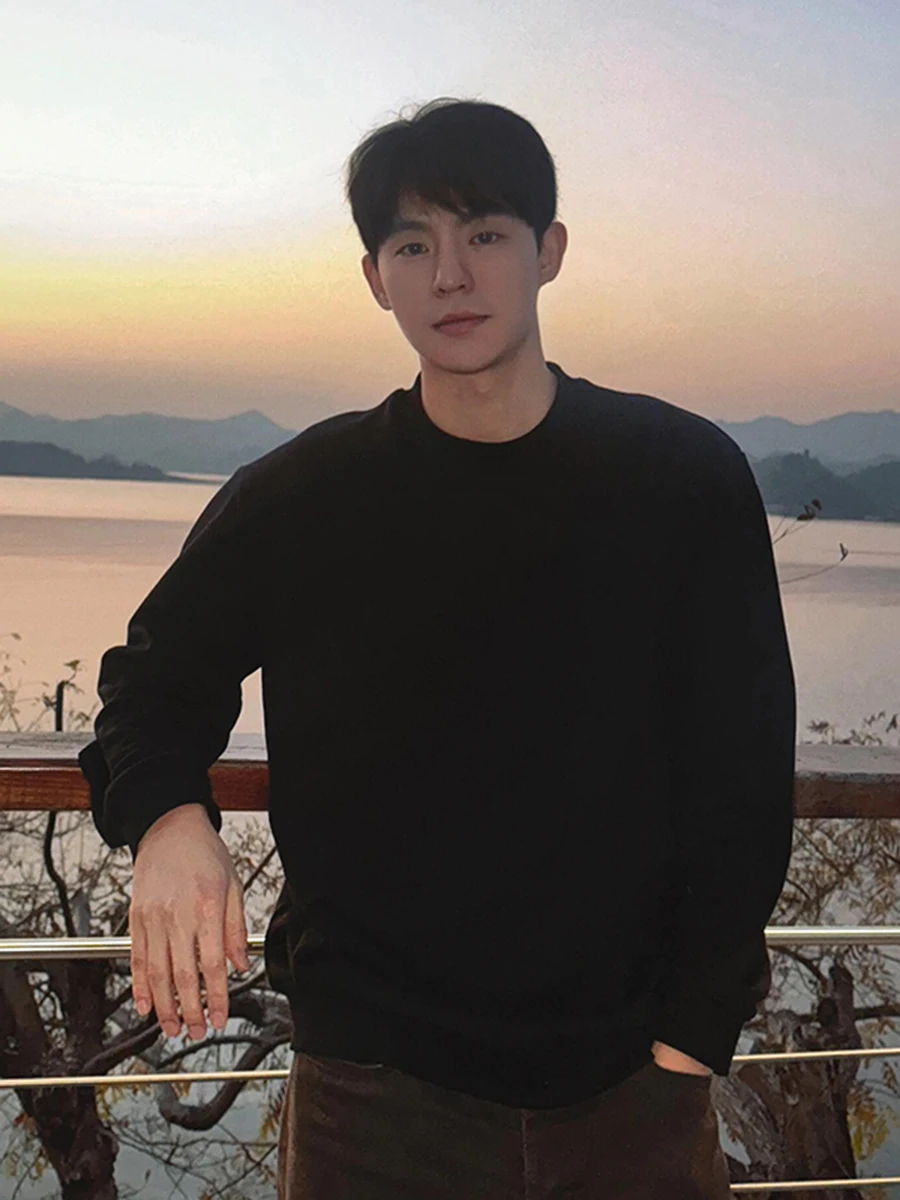 Black Heavyweight round Neck Men's Sweatshirt Long Sleeve T-Shirt Cleanfit Inner Wear Base Shirt American Style Shoulder Line
Black Heavyweight round Neck Men's Sweatshirt Long Sleeve T-Shirt Cleanfit Inner Wear Base Shirt American Style Shoulder Line