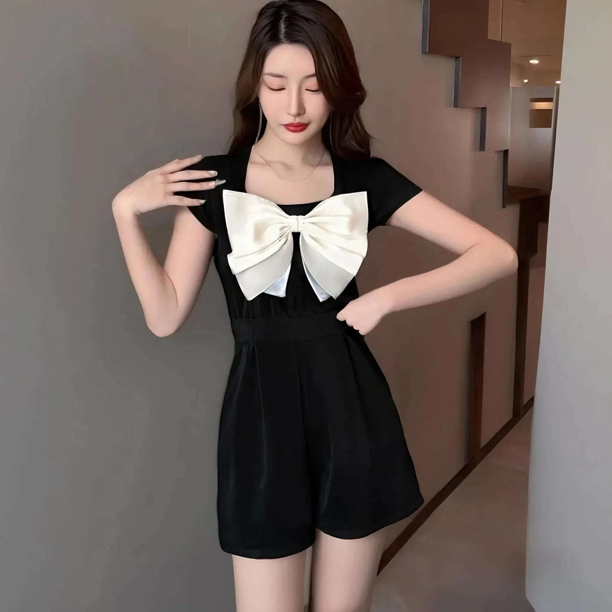 Spring 2026 Bla Casual Large Bowknot Slimming One-Piece Pants for Women Square Collar High Waist ort Pants Polyester Fiber
Spring 2026 Bla Casual Large Bowknot Slimming One-Piece Pants for Women Square Collar High Waist ort Pants Polyester Fiber