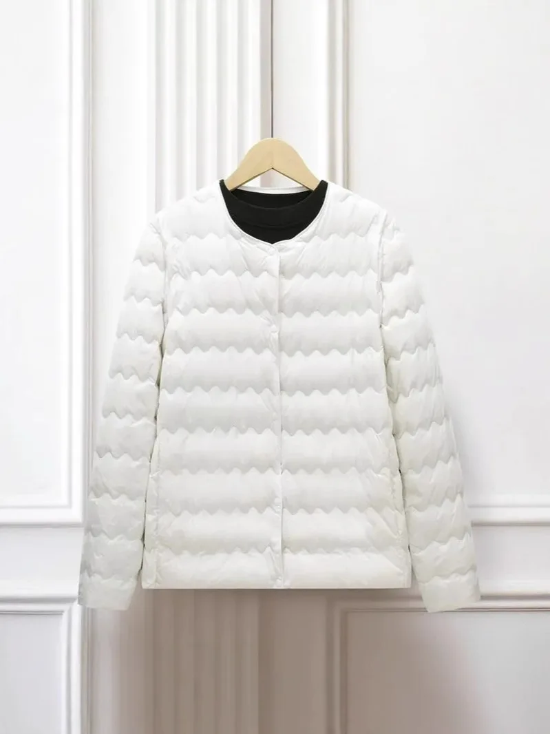 Lightweight Short Women Puffer Jacket Cotton Padded New Autumn Winter Stylish Wave Design Slim Long Sleeved O-neck Short Parkas
Lightweight Short Women Puffer Jacket Cotton Padded New Autumn Winter Stylish Wave Design Slim Long Sleeved O-neck Short Parkas