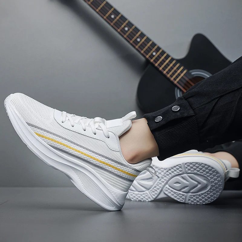 Весенне-летняя повседневная спортивная обувь большого размера с круглым носком на шнуровке и цветными блоками на мягкой подошве с тканой сетчатой поверхностью
Весенне-летняя повседневная спортивная обувь большого размера с круглым носком на шнуровке и цветными блоками на мягкой подошве с тканой сетчатой поверхностью