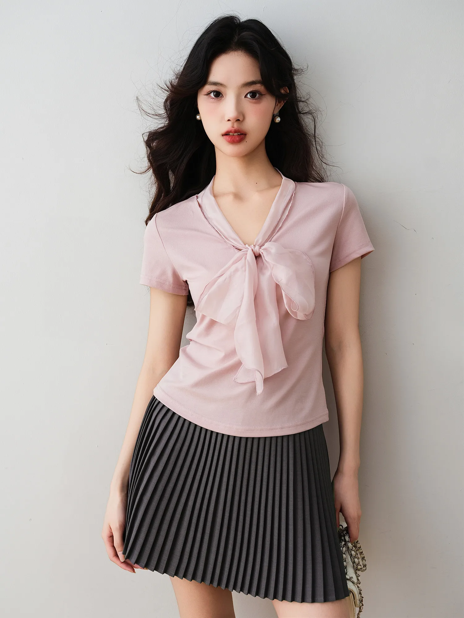 Slim Fit ort Sve T-irt with Knot RONRON Ladies' Faion Moisture ng Color V-Ne Knitted Summer 2025
Slim Fit ort Sve T-irt with Knot RONRON Ladies' Faion Moisture ng Color V-Ne Knitted Summer 2025