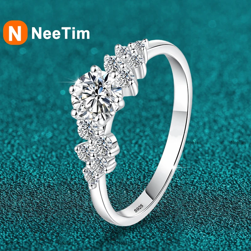 NeeTim 0.5ct 5mm Moissanite Ring for Women 925 Sterling Silver with White Gold Plated Lab Diamond Wedding Gemstone Bride Rings
NeeTim 0.5ct 5mm Moissanite Ring for Women 925 Sterling Silver with White Gold Plated Lab Diamond Wedding Gemstone Bride Rings