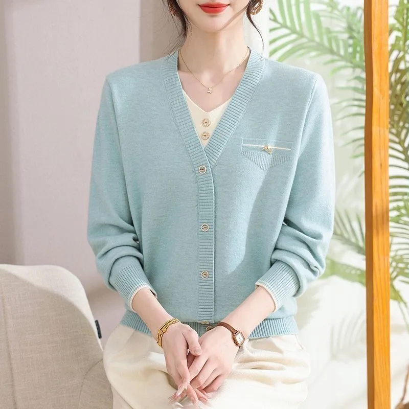 Spring and Autumn Knitted 2025 Fake Two-piece Temperament Sweater Women's Versatile Long-Sleeved Bottoming Top
Spring and Autumn Knitted 2025 Fake Two-piece Temperament Sweater Women's Versatile Long-Sleeved Bottoming Top