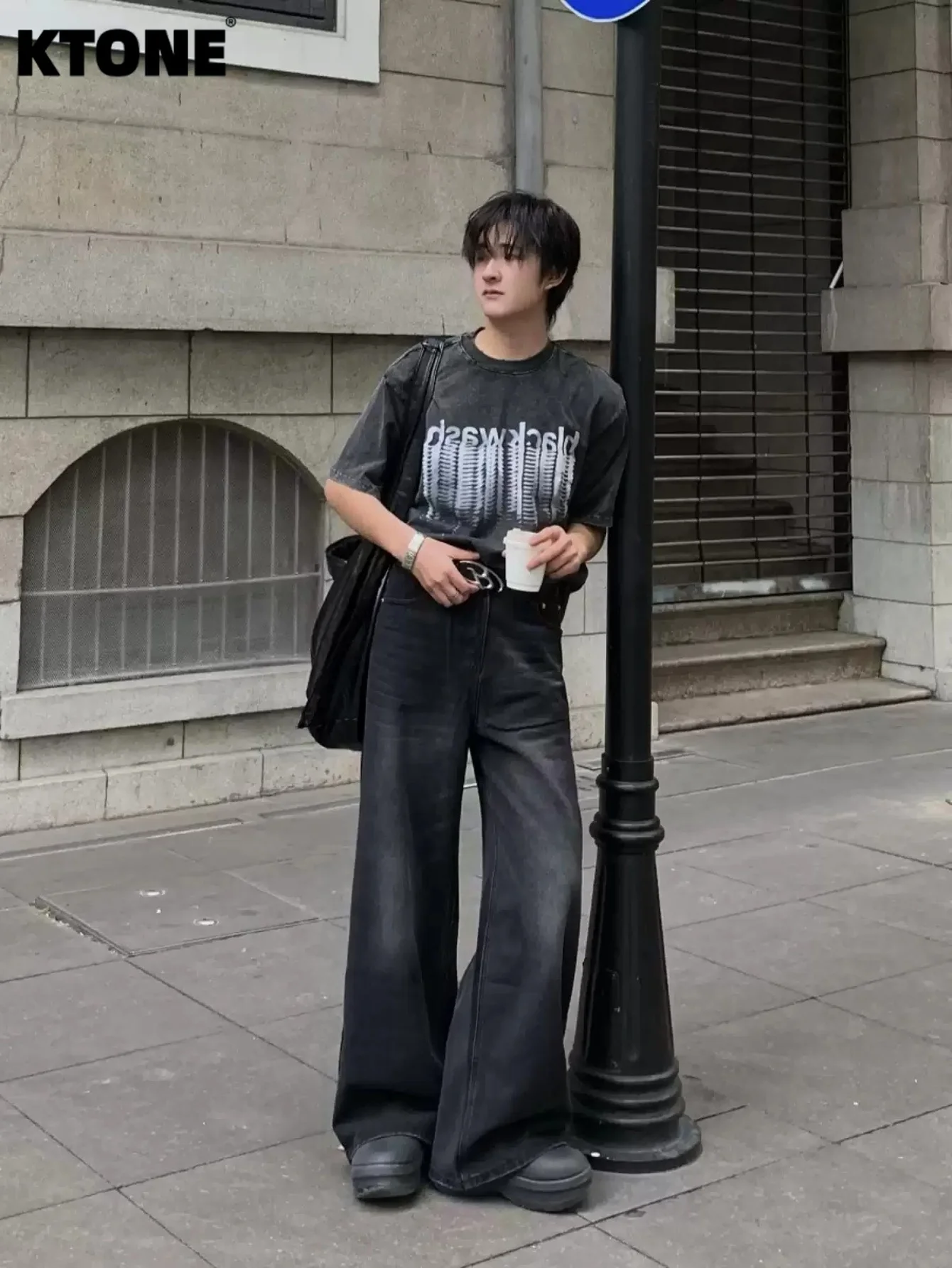 Trendy Black Baggy Jeans For Man Y2K Drip Style Original Streetwear Denim No accessories or belts included
Trendy Black Baggy Jeans For Man Y2K Drip Style Original Streetwear Denim No accessories or belts included