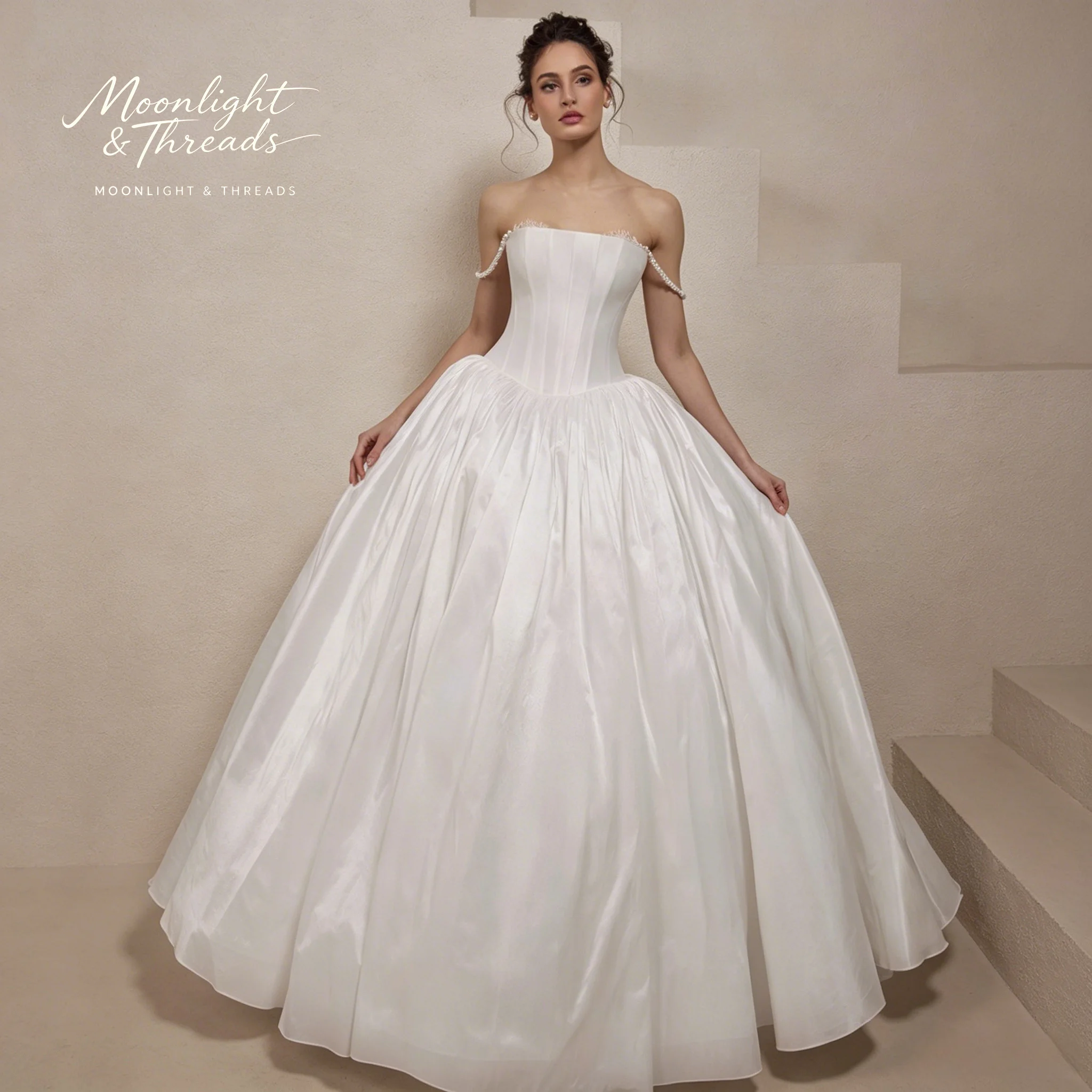 White Satin Strapless Sleeveless Floor-Length Formal Wedding Ball Gown with Pearl Embellishment and Boning Design
White Satin Strapless Sleeveless Floor-Length Formal Wedding Ball Gown with Pearl Embellishment and Boning Design