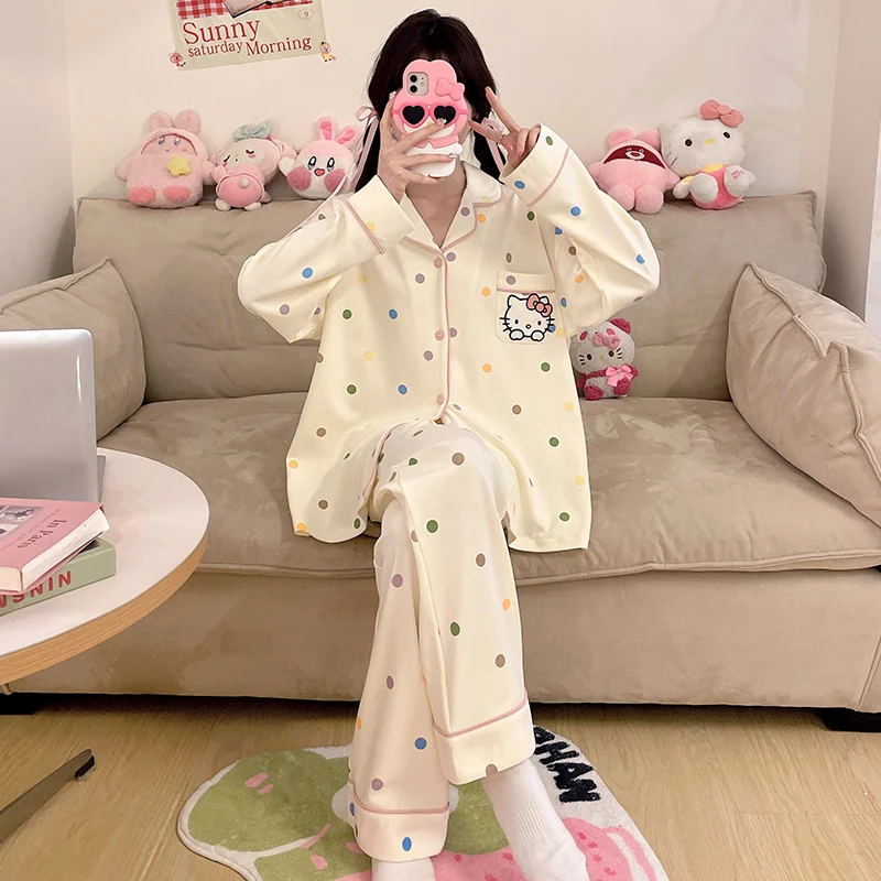 Новые женские пижамы Sanrio Hello Kitty, пижамный комплект с длинными рукавами и лацканами в стиле Харадзюку, повседневная домашняя одежда с героями мультфильмов, свободный принт
Новые женские пижамы Sanrio Hello Kitty, пижамный комплект с длинными рукавами и лацканами в стиле Харадзюку, повседневная домашняя одежда с героями мультфильмов, свободный принт
