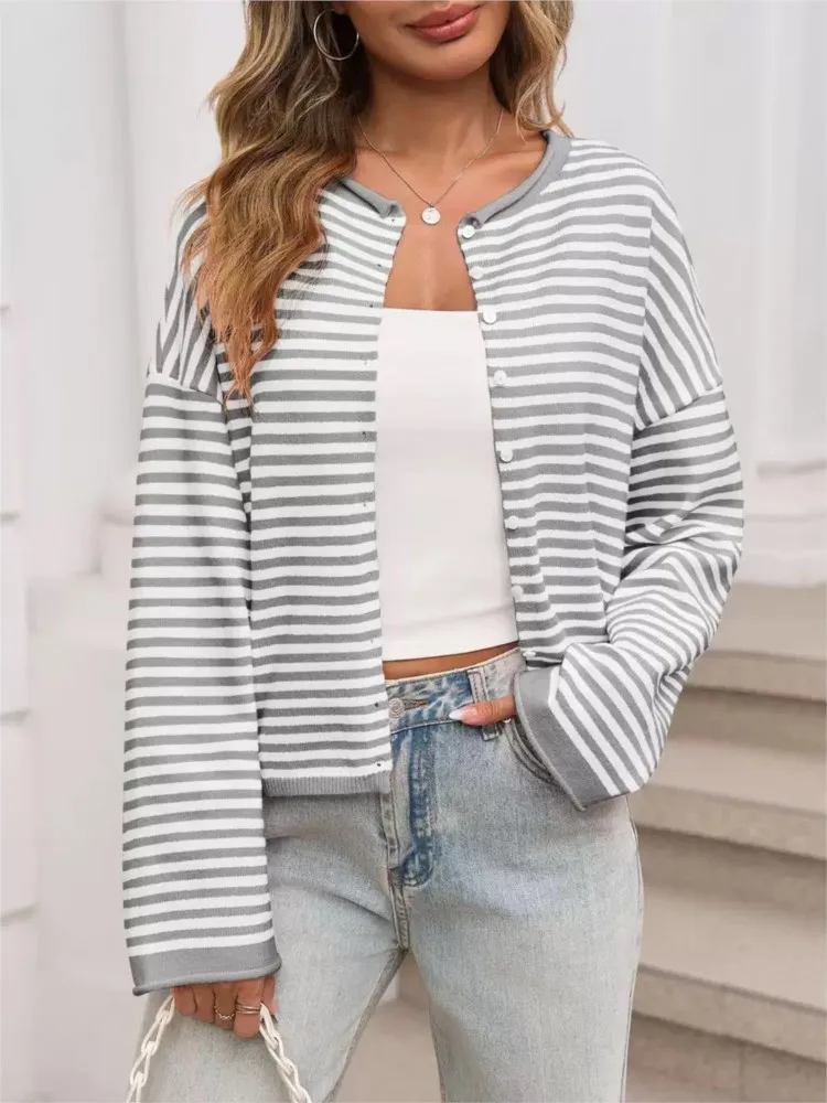 2025 Autumn Spring Casual Cardigans Home Clothing Cardigan Woman Commuting Fall Clothes Tops Elegant Homewear Knitted Striped
2025 Autumn Spring Casual Cardigans Home Clothing Cardigan Woman Commuting Fall Clothes Tops Elegant Homewear Knitted Striped