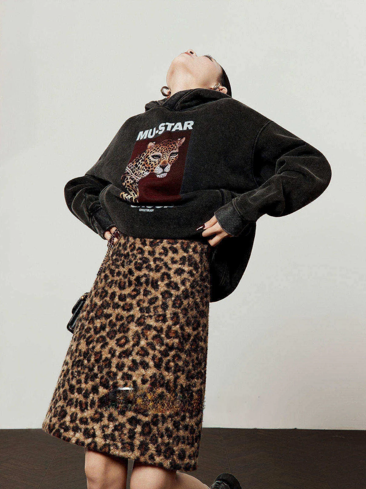 Diamond Leopard Print Wax Dye Fleece Lined Hoodie Women's Spring 2026 New Print Casual Style Long Sleeve Sweatshirt
Diamond Leopard Print Wax Dye Fleece Lined Hoodie Women's Spring 2026 New Print Casual Style Long Sleeve Sweatshirt