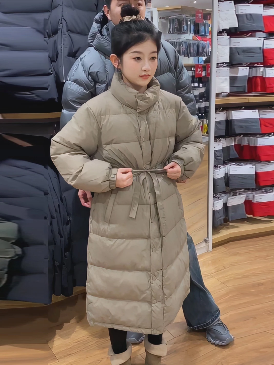 Женская удлиненная пуховая куртка с воротником-стойкой, свободного кроя, с поясом, белая, повседневная, утепленная, с длинными рукавами
Женская удлиненная пуховая куртка с воротником-стойкой, свободного кроя, с поясом, белая, повседневная, утепленная, с длинными рукавами