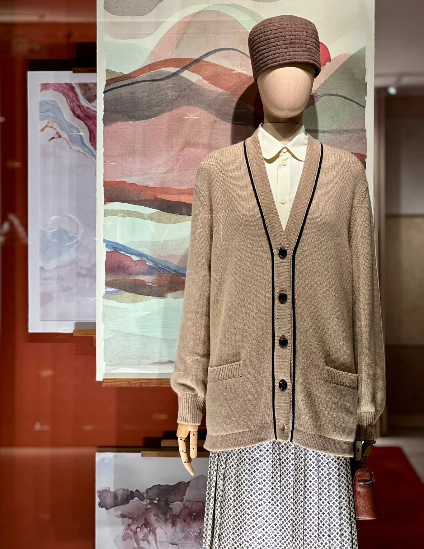 2025 Autumn Winter Knitted Cashmere Cardigan V Neck Fashion Patchwork Pockets Casual Loose Women's Sweater
2025 Autumn Winter Knitted Cashmere Cardigan V Neck Fashion Patchwork Pockets Casual Loose Women's Sweater