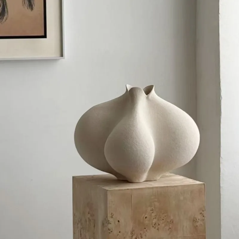 Cream wind big vase ornament hotel homestay living room study dining table home advanced art flower ware
Cream wind big vase ornament hotel homestay living room study dining table home advanced art flower ware