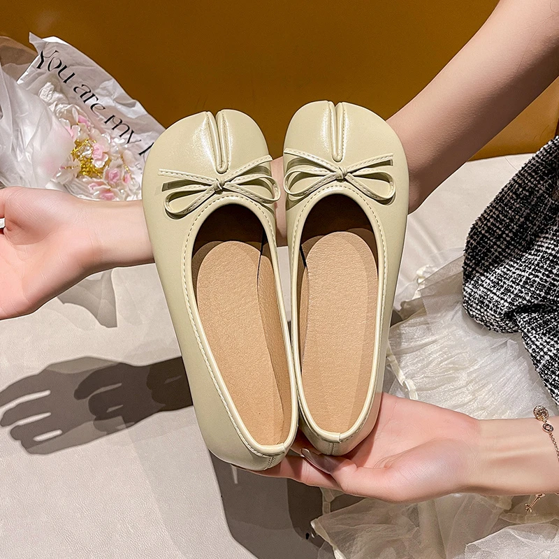 Luxury Brand Spring Retro Women's Bow Split Hoof Toe Single Shoes Comfortable Rubber Bottom Ladies Tabi Ninja Ballet Flat Shoes
Luxury Brand Spring Retro Women's Bow Split Hoof Toe Single Shoes Comfortable Rubber Bottom Ladies Tabi Ninja Ballet Flat Shoes