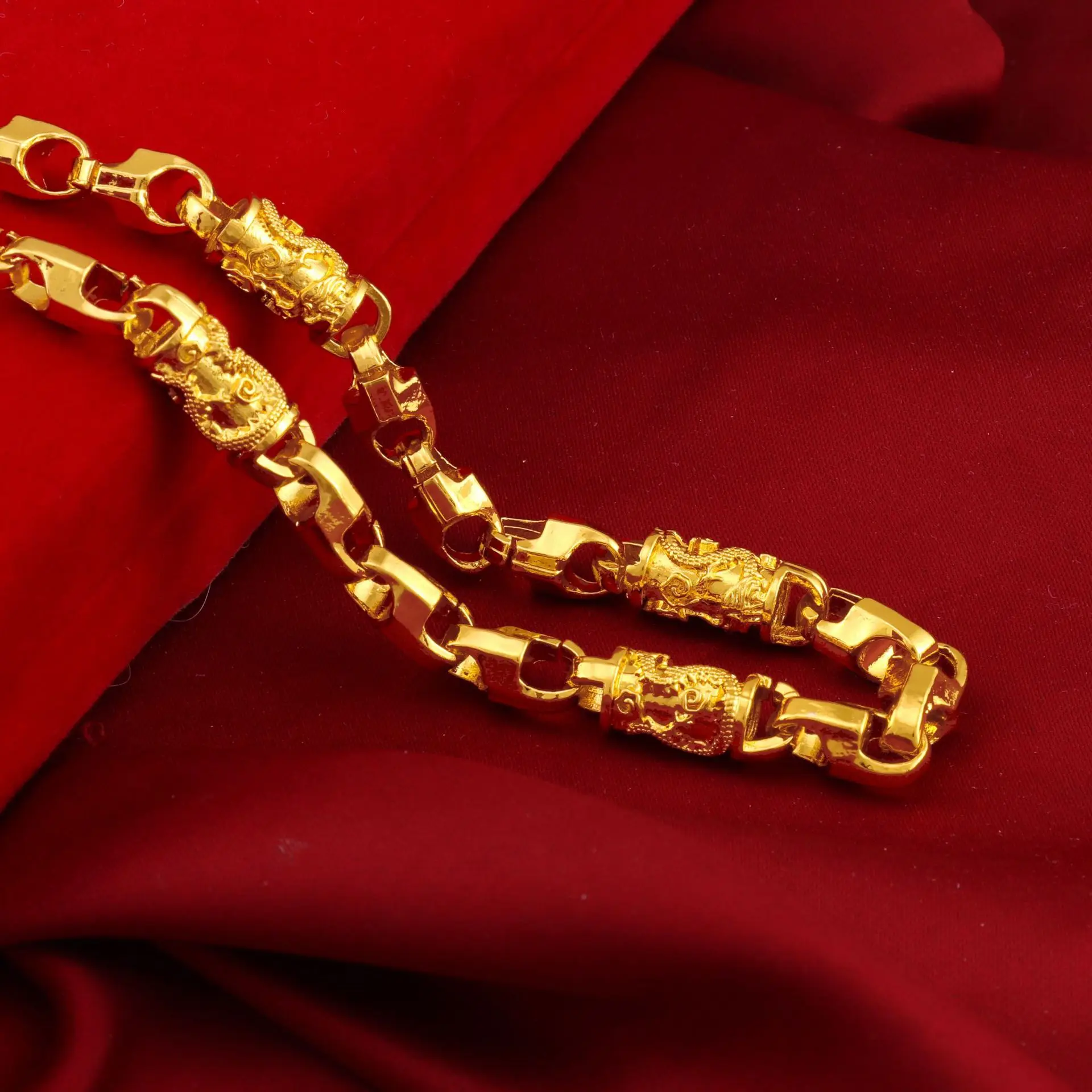 Luxury 24K 9999 Pure Gold real gold Men's dragon-pattern smooth single-button necklace
Luxury 24K 9999 Pure Gold real gold Men's dragon-pattern smooth single-button necklace