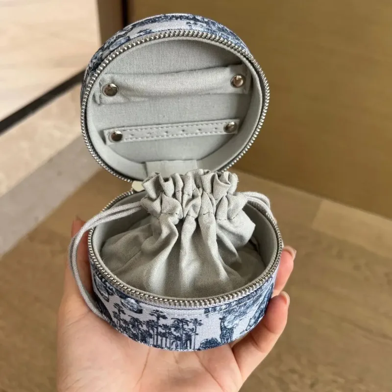 New Global Odyssey Series Small Objects Jewelry Box Jewelry Box Storage Box Storage Bag
New Global Odyssey Series Small Objects Jewelry Box Jewelry Box Storage Box Storage Bag