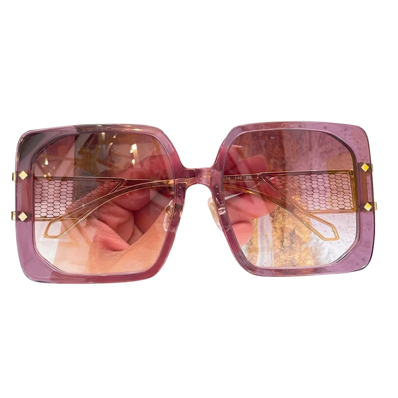 2023 New Large Frame Personalized European and American Sunglasses Alloy leg Street Photography Female Shades Travel Sunshade
2023 New Large Frame Personalized European and American Sunglasses Alloy leg Street Photography Female Shades Travel Sunshade