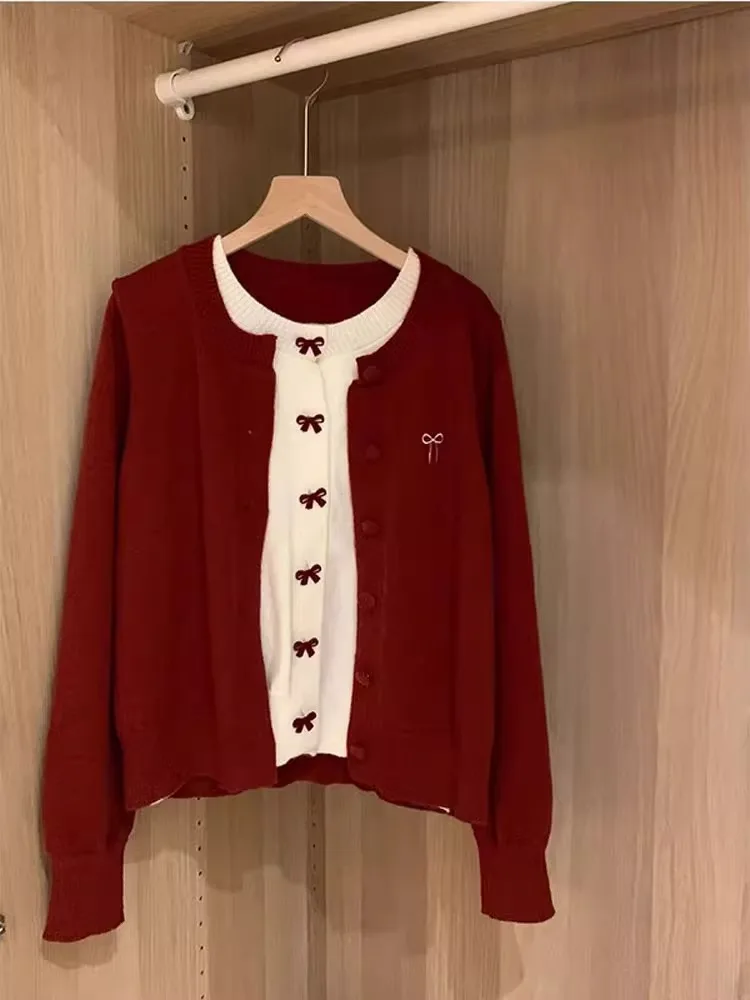 Красный вязаный свитер с милым бантом, женский весенне-осенний свободный крой, элегантный однобортный топ в корейском стиле с круглым вырезом 
Красный вязаный свитер с милым бантом, женский весенне-осенний свободный крой, элегантный однобортный топ в корейском стиле с круглым вырезом