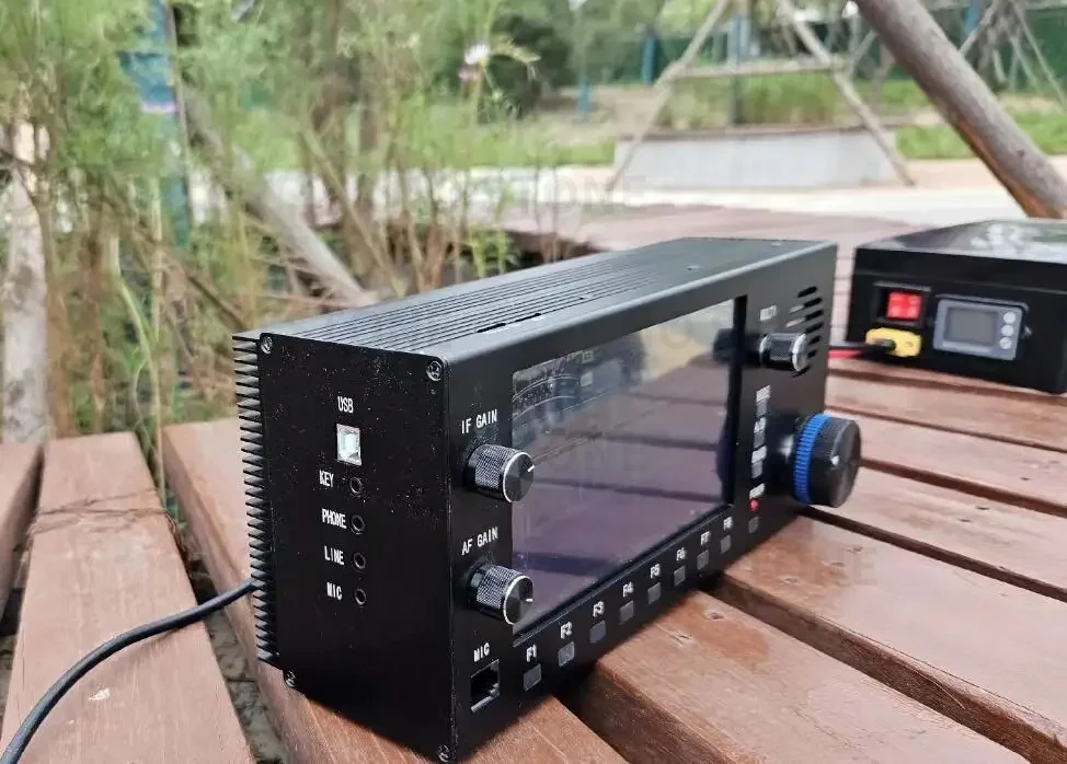 100 Вт 0-750 МГц HF VHF UHF полнорежимный трансивер мобильное радио DDC/дук с Wi-Fi и тюнером
100 Вт 0-750 МГц HF VHF UHF полнорежимный трансивер мобильное радио DDC/дук с Wi-Fi и тюнером