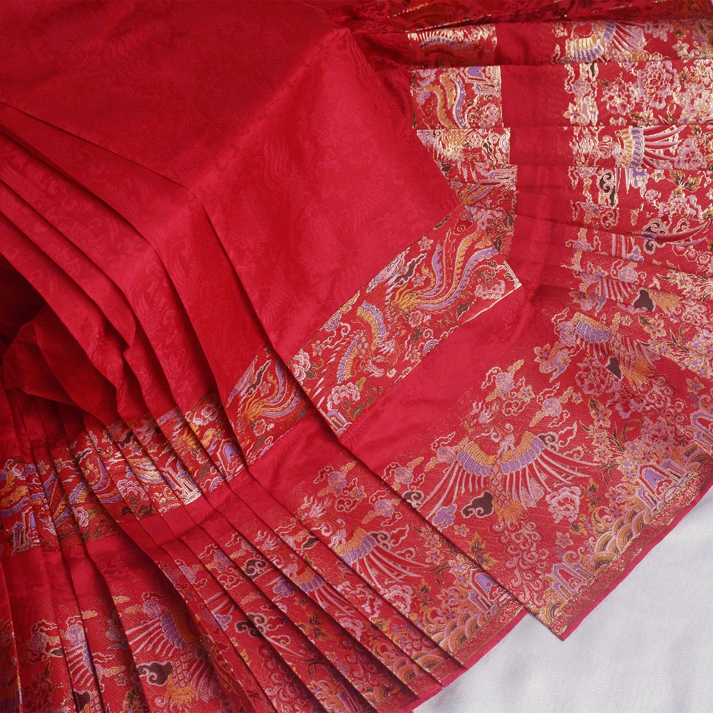 Ткань жаккардовая «Зухуа» с золотым тиснением — ткань в древнем стиле для юбок «лошадиная мордочка» и юбок «сотня складок», свадебный текстиль
Ткань жаккардовая «Зухуа» с золотым тиснением — ткань в древнем стиле для юбок «лошадиная мордочка» и юбок «сотня складок», свадебный текстиль