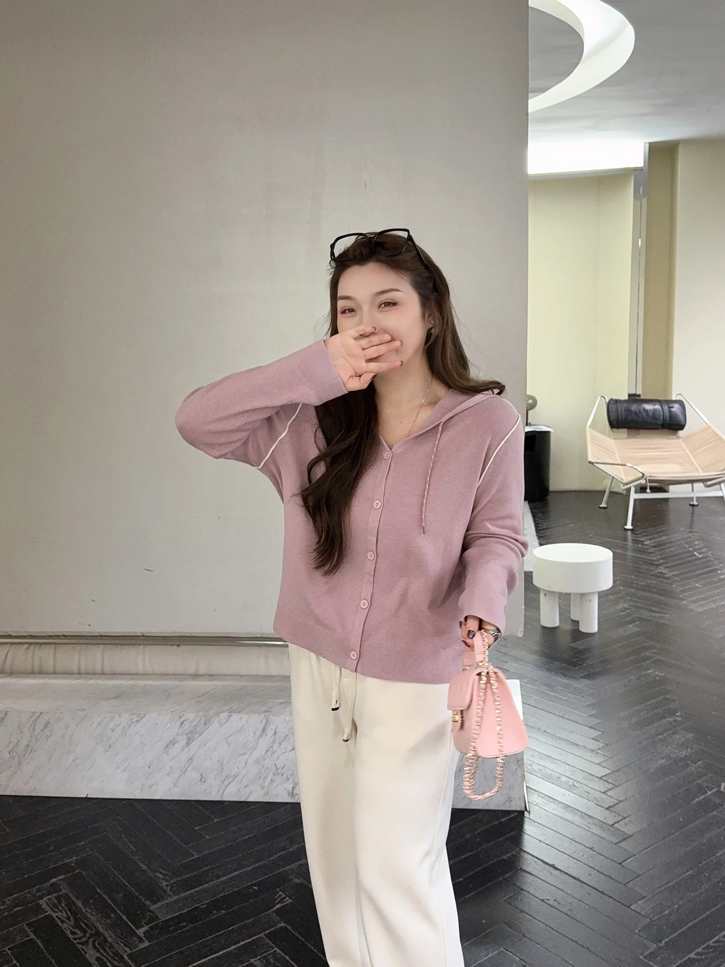 Вязаный открытый кардиган большого размера с шапкой для женщин, внутренняя одежда, многослойный топ, французский рукав, осень-зима, новое поступление, нейлон, акрил...
Вязаный открытый кардиган большого размера с шапкой для женщин, внутренняя одежда, многослойный топ, французский рукав, осень-зима, новое поступление, нейлон, акрил...