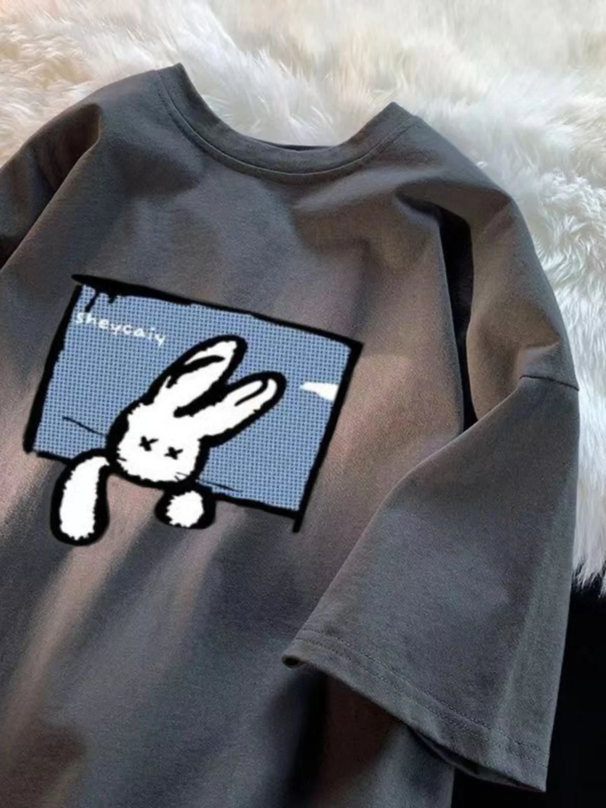Fashionable White Rabbit Print Pure Cotton Short Sleeve T-Shirt Unisex Casual Wear Couple Matching Cut Label Trendy Top
Fashionable White Rabbit Print Pure Cotton Short Sleeve T-Shirt Unisex Casual Wear Couple Matching Cut Label Trendy Top