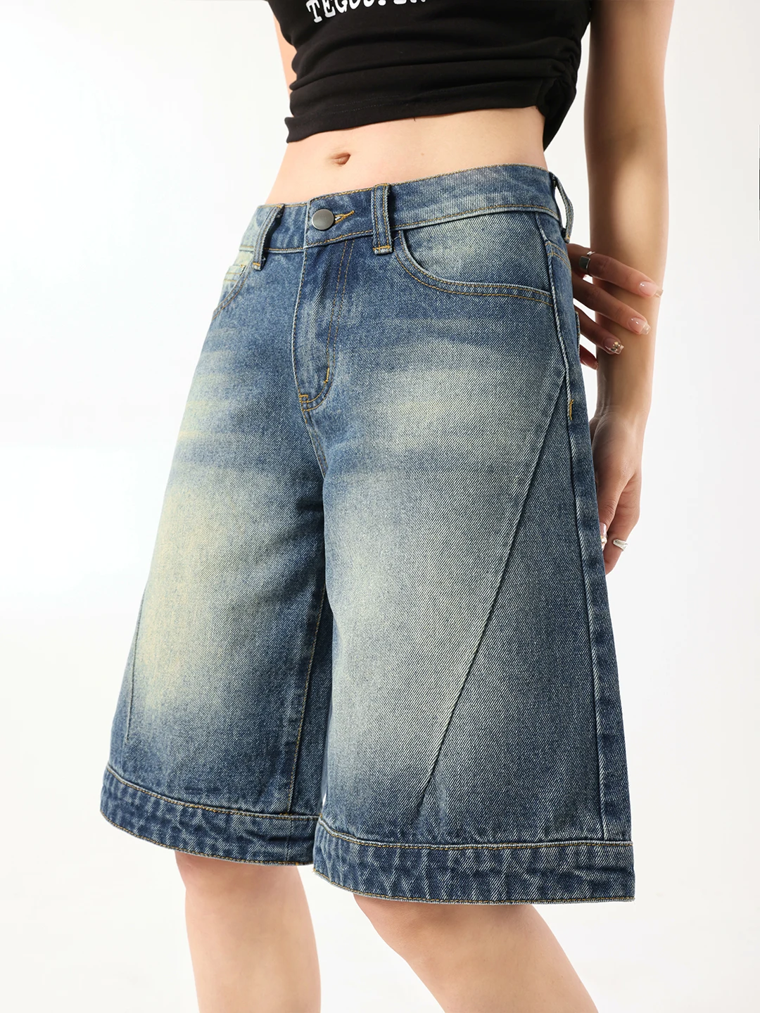 American Retro Fashion Y2k Denim Shorts Women Korean Style Baggy Jeans High Street 2024 Summer Chic Streetwear Denim Shorts
American Retro Fashion Y2k Denim Shorts Women Korean Style Baggy Jeans High Street 2024 Summer Chic Streetwear Denim Shorts
