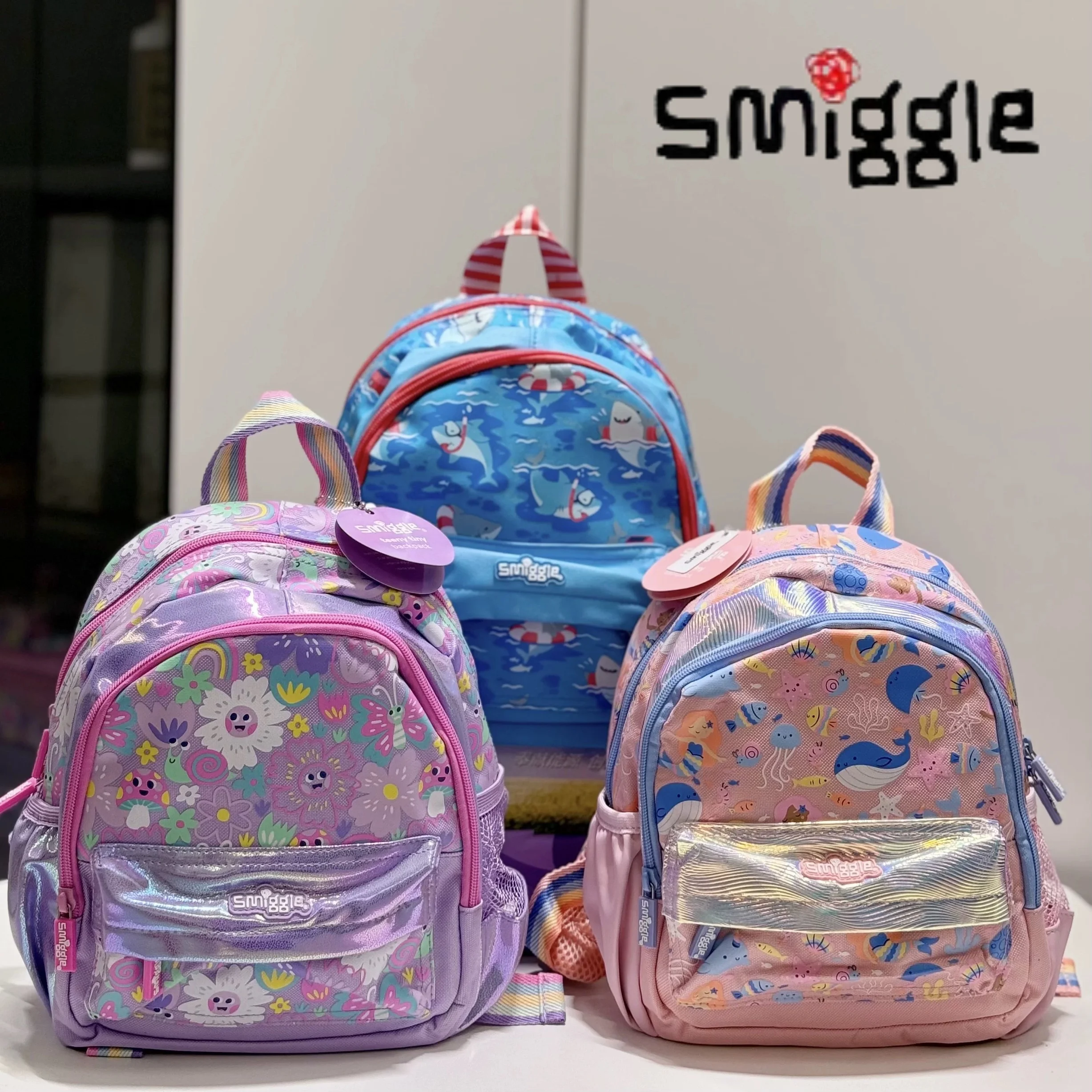 Оригинальная австралийская школьная сумка Smiggle, студенческие канцелярские товары, Детский рюкзак, квадратный Ланч-бокс, пенал, чайник, подарок для студентов и детей
Оригинальная австралийская школьная сумка Smiggle, студенческие канцелярские товары, Детский рюкзак, квадратный Ланч-бокс, пенал, чайник, подарок для студентов и детей