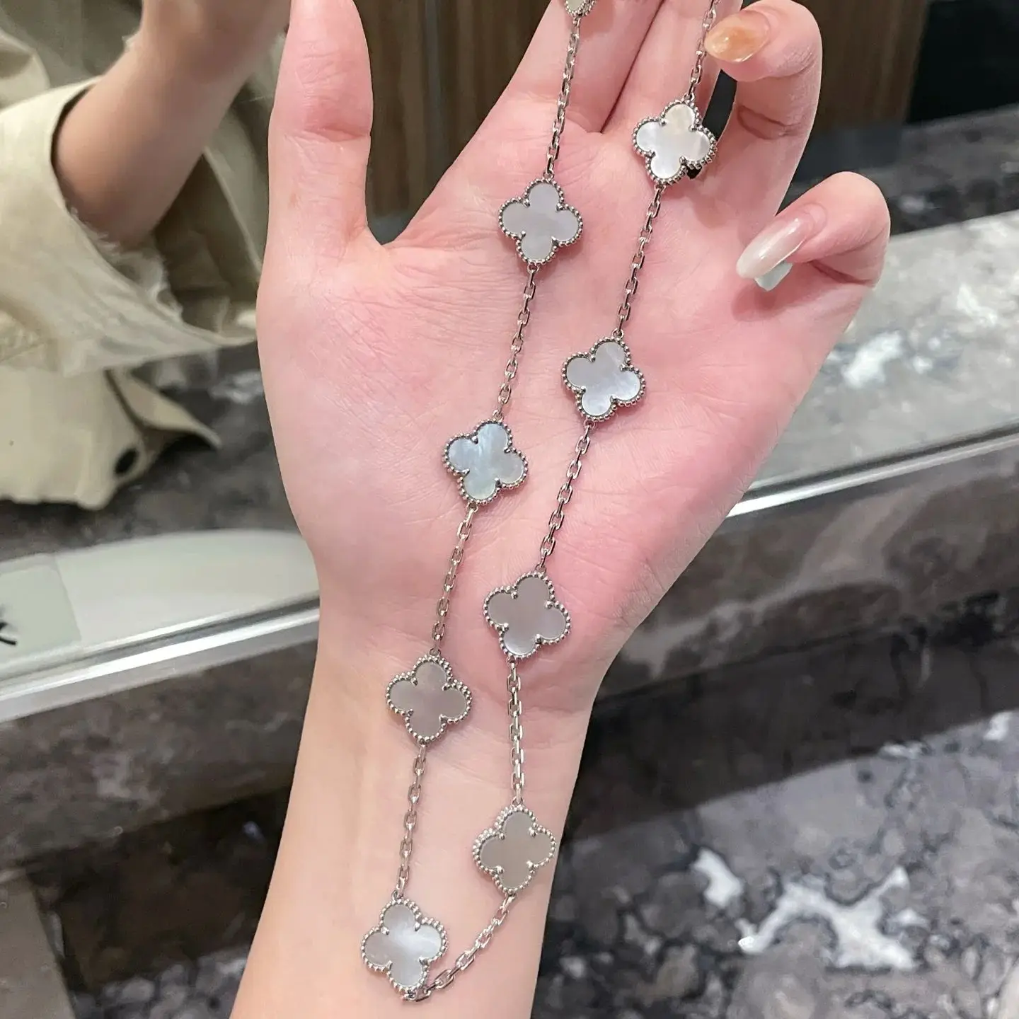 customs 14K Gold ten clover necklace white mother of pearl
customs 14K Gold ten clover necklace white mother of pearl