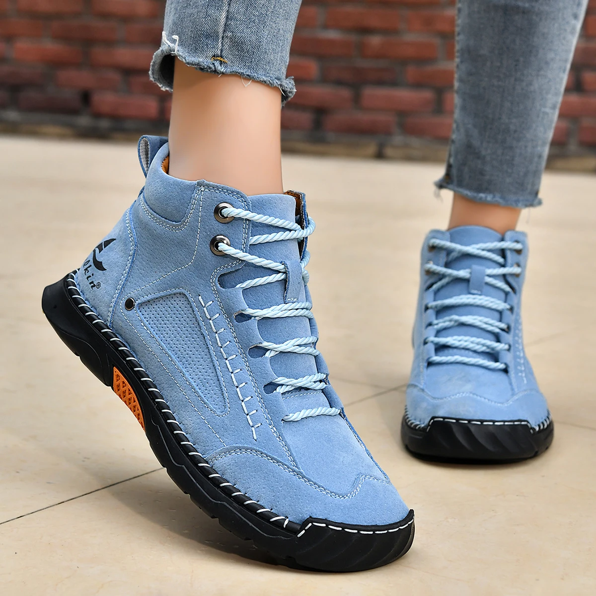 Men's Solid-Color New Style High-Top Casual Shoes with Breathable Trendy Rubber Sole Fashionable Outdoor Anti-Slip Travel Noots
Men's Solid-Color New Style High-Top Casual Shoes with Breathable Trendy Rubber Sole Fashionable Outdoor Anti-Slip Travel Noots