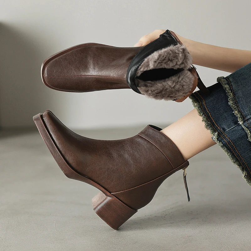 2026 new winter women ankle boots natural leather plus size 22-26cm cowhide+wool round toe thick heel back zip short boots
2026 new winter women ankle boots natural leather plus size 22-26cm cowhide+wool round toe thick heel back zip short boots