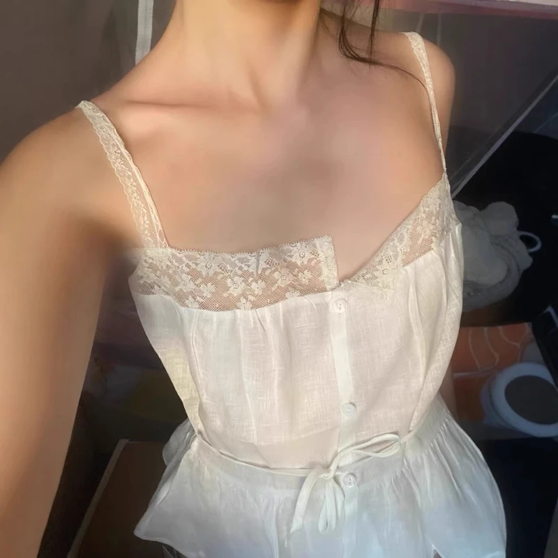 2026 Spring New Retro Style Cotton Splicing Lace Strap Small Fresh Outerwear Tank Top for Women
2026 Spring New Retro Style Cotton Splicing Lace Strap Small Fresh Outerwear Tank Top for Women