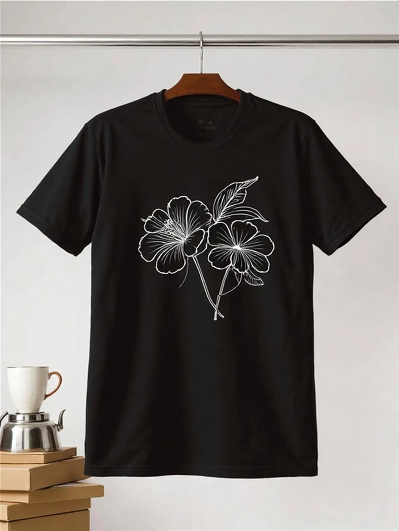 Men's Casual Short-Sleeve T-Shirt with Large White Floral Print, Soft and Breathable Regular Fit Crew Neck T-Shirt Suitable for Casual Wear, Comfortable for All Seasons, Perfect Holiday Gift for Men, Comfortable Clothing, Floral Print Shirt, Smooth Textur
Men's Casual Short-Sleeve T-Shirt with Large White Floral Print, Soft and Breathable Regular Fit Crew Neck T-Shirt Suitable for Casual Wear, Comfortable for All Seasons, Perfect Holiday Gift for Men, Comfortable Clothing, Floral Print Shirt, Smooth Textur