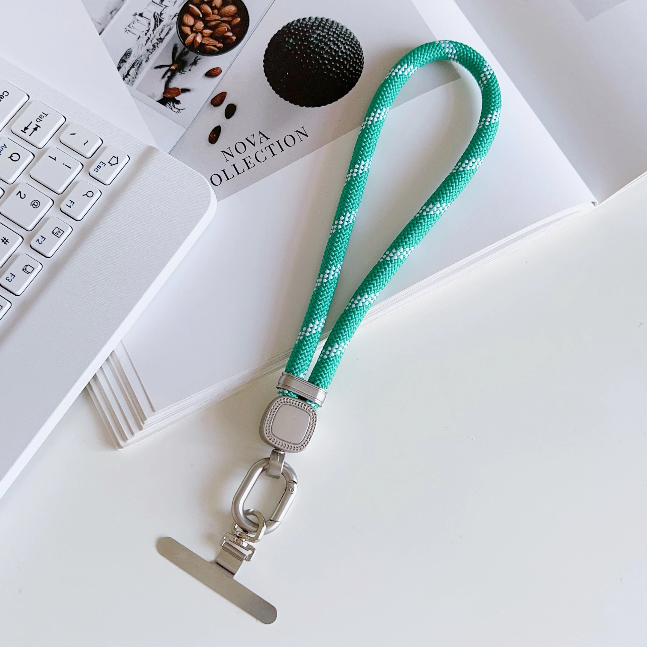 Phone Lanyard Wrist Strap for Mobile Phone Adjustable Short Lanyard Rotating Metal Hook Clip Rope for Cell Phone Case Accessory
Phone Lanyard Wrist Strap for Mobile Phone Adjustable Short Lanyard Rotating Metal Hook Clip Rope for Cell Phone Case Accessory