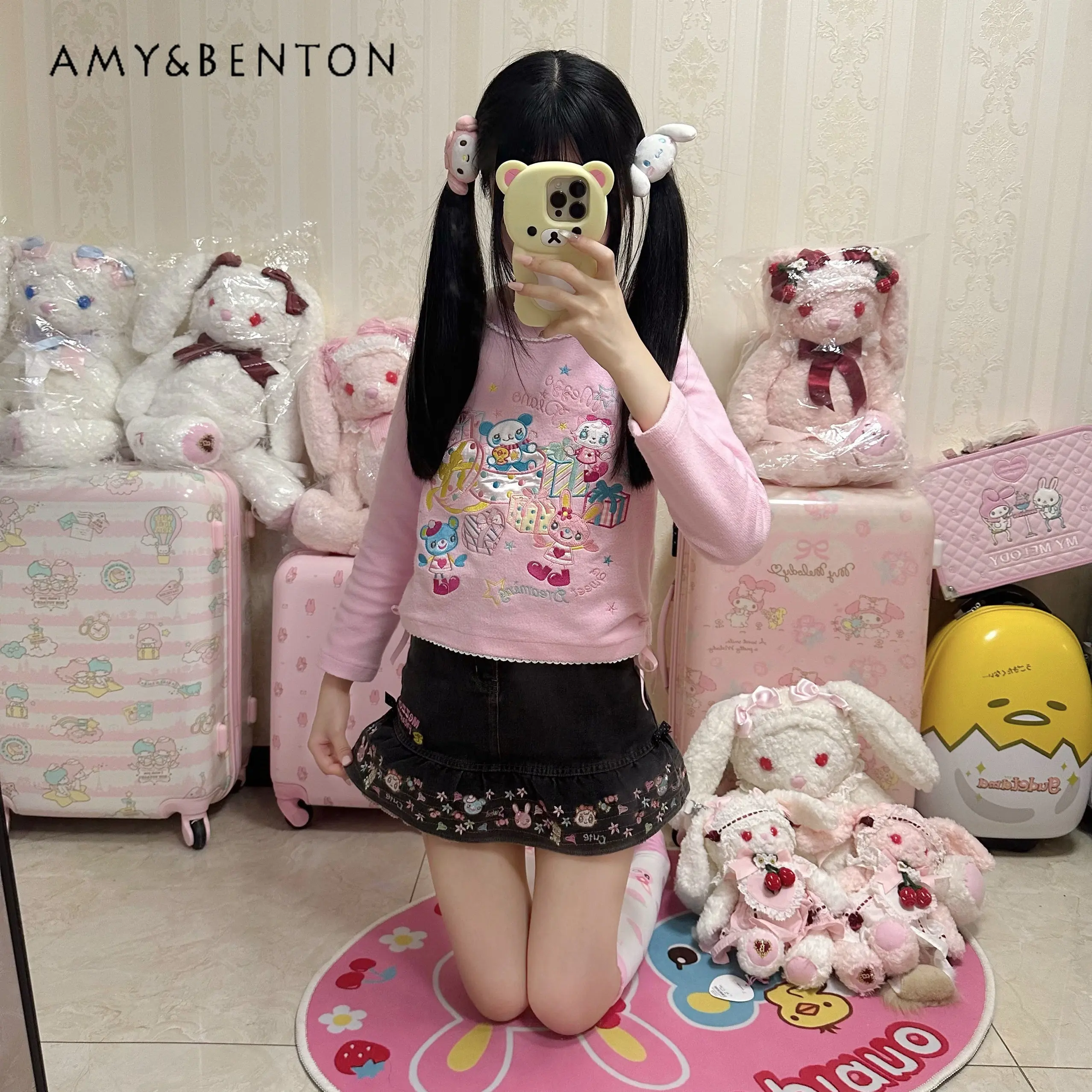 Летняя милая мягкая юбка в стиле девушки с мультяшной вышивкой, короткая темно-синяя джинсовая юбка Subculture Sweet Spicy Y2K, черная юбка в японском стиле
Летняя милая мягкая юбка в стиле девушки с мультяшной вышивкой, короткая темно-синяя джинсовая юбка Subculture Sweet Spicy Y2K, черная юбка в японском стиле